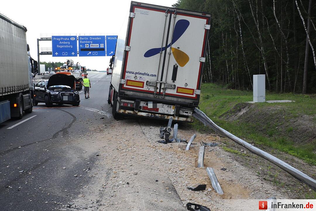 Unfall mit mehreren Fahrzeugen auf der A6 bei Nürnberg-Langwasser