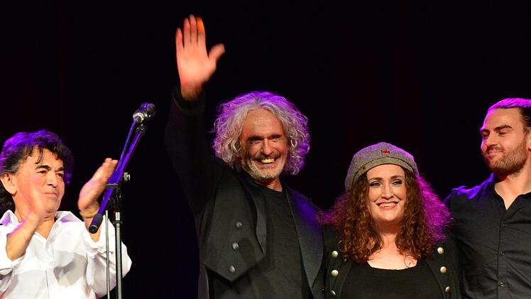 Franz Benton (Zweiter von links) bringt Verstärkung mit: Kiko Pedrozo (links), Anne Haigis  und Niklas Hauke.Karin Eden