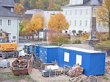 In diesem Jahr wird es noch keine Kranzniederlegung am Volkstrauertag vor dem Mahnmal für die Opfer von Krieg und Gewalt am neuen Standort geben. Baustellenbetrieb und Corona-Regeln machen einen Strich durch die Rechnung. Foto: Rainer Lutz