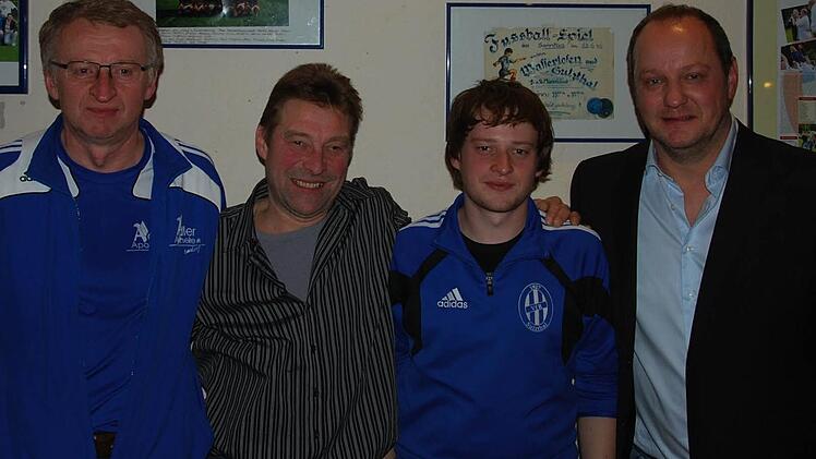 (von rechts): Vorsitzender Andre Hartmann, Kassier Stefan Rechtenbacher, 2. Vorsitzender Elmar Halbig, Schriftführer Peter Fenn.