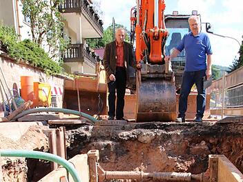 Es gibt Dinge, die das Herz erfreuen: Der Baustart für die Kanalarbeiten in der Kissinger Straße gehören für viele Bad Brückenauer sicher dazu. Foto: Ralf Ruppert