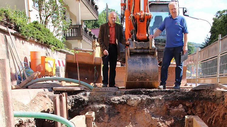 Es gibt Dinge, die das Herz erfreuen: Der Baustart für die Kanalarbeiten in der Kissinger Straße gehören für viele Bad Brückenauer sicher dazu. Foto: Ralf Ruppert