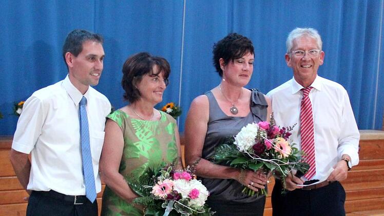 Dank an die beiden guten Feen im Sekretariat: von links: Helmut Nicklas, Silvia Staudigel, Karin Stallbaum, Michael Ulbrich  Foto: Johanna Blum