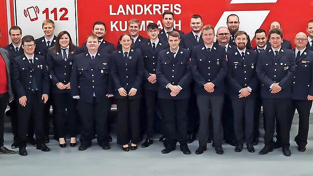 Diese Feuerwehrleute haben den Maschinistenlehrgang erfolgreich absolviert.