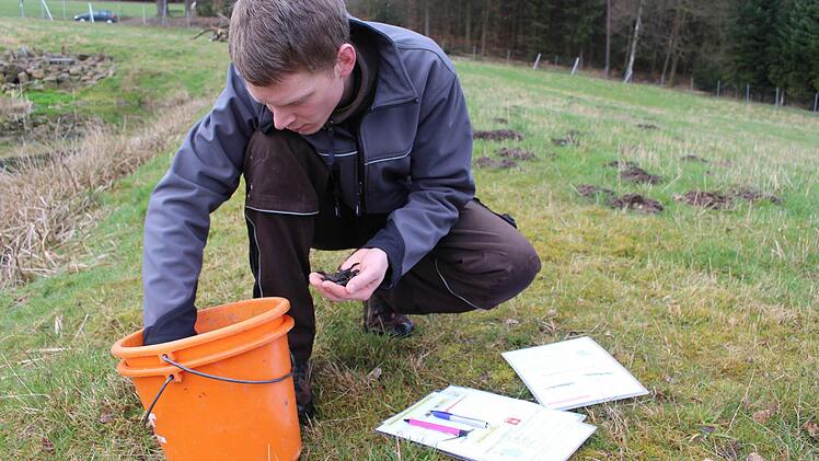 Immer mit dabei die Karten des Landschaftspflegeverbands, auf denen die Arten mit ihren Besonderheiten erklärt werden.