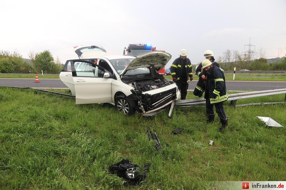 Unfall auf A 70 - Seniorin kracht in Leitplanke
