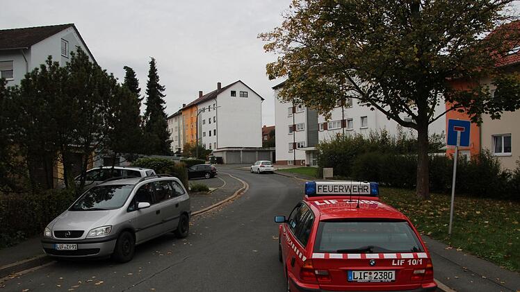 Kommandant Andreas Lehe hat sein Fahrzeug so hingestellt, um zu zeigen, wie in der vergangenen Woche Autofahrer die Straße blockierten.