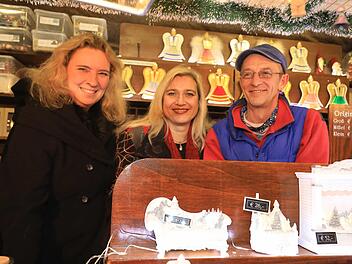 Der Herzogenauracher Ralf Rehder (von rechts) mit den Ministerinnen Melanie Huml und Kerstin Schreyer Foto: Udo Dreier