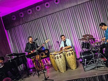 Ein Wiederhören mit Samuel Torres, dem Bruno Böhmer Camacho Trio und der Sängerin Maria Raquel gibt es am 7. Oktober in Coburg.Foto: Jochen Berger