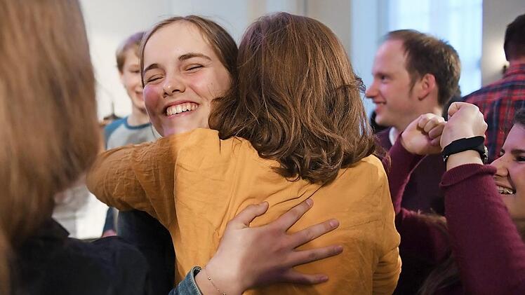 Eine strahlende Anabel W&auml;chter nahm die ersten Gl&uuml;ckw&uuml;nsche zu ihrem Landessieg entgegen. Foto: Andreas Gebert