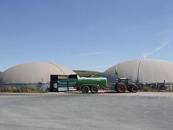 In der Biogasanlage nahe  Dietersdorf liegt der Gülleanteil bei 36 Prozent.    Ein solcher Behälter soll noch hinzukommen.  Foto: Andreas Dorsch