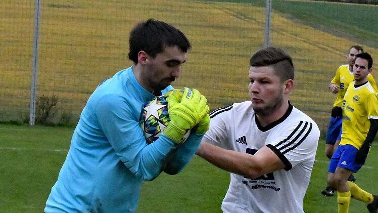 Ohne Gegentor blieb mit Daniel Dees der Keeper der SG Oerlenbach/Ebenhausen im Derby gegen den FC Rottershausen. Foto: Hopf