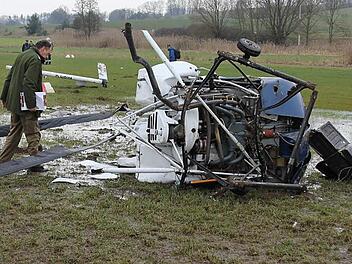 Polizeibeamte aus Ebern und Haßfurt übernahmen sofort die Ermittlungen und gingen der Frage nach, was zum Absturz geführt hat.