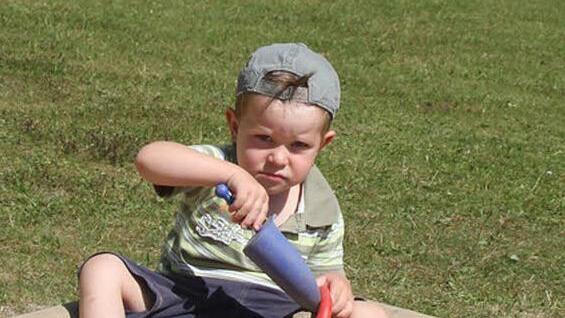 Bei Nico Anorin (2) stehen derzeit Sandkastenspiele in der Schule hoch im Kurs.