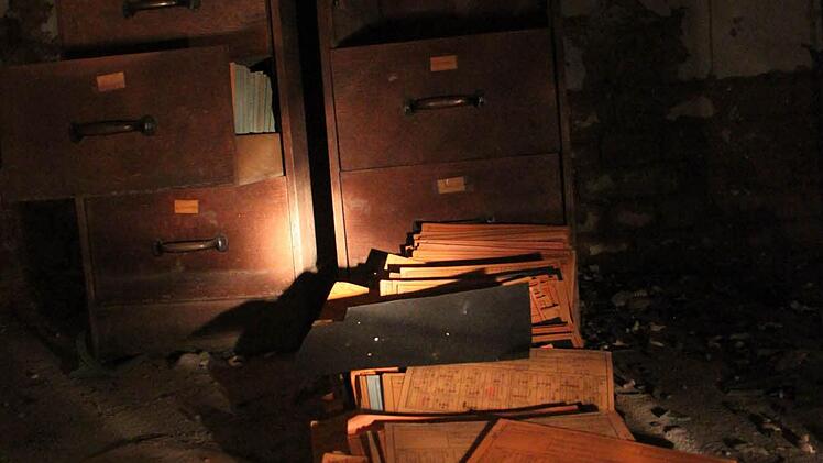 Alte Schränke mit Akten, die niemand mehr benötigt. Foto: Jürgen Gärtner