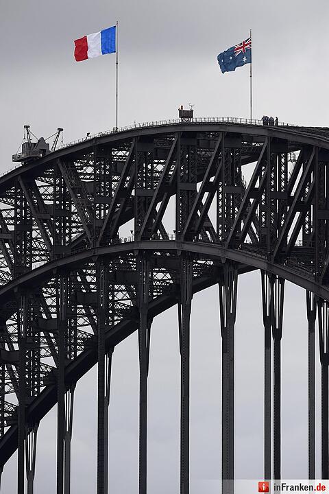 Weltweit gedenken Menschen den Opfer des Terrors von Paris