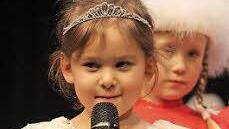 Kinderprinzessin Safiya meisterte ihre Antrittsrede wie ein Profi. Foto: Katja Nauer