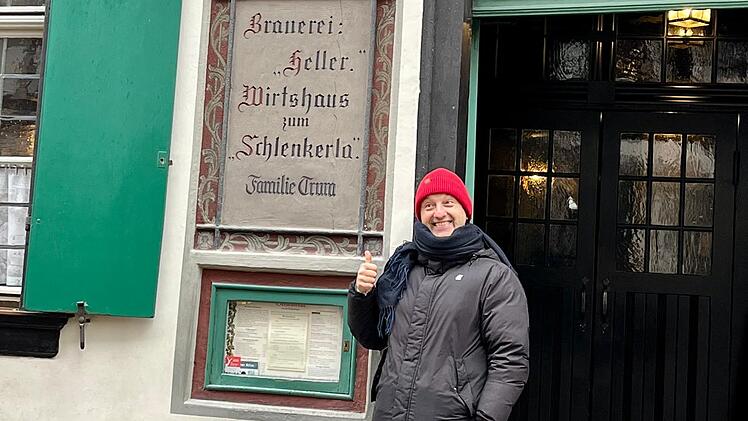 Toskanischer Bar-Besitzer Pier Luigi Di Bubbico in Bamberg. Er genie&szlig;t die fr&auml;nkischen Bierspezilit&auml;ten und Lokalit&auml;ten.