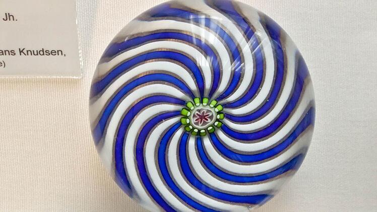 Paperweight: Frankreich / Clichy, 19. Jh. (Glas, Millefioristäbe), Leihgabe aus der Sammlung Dr. Karl-Hans Knudsen, KasselFoto: Jochen Berger