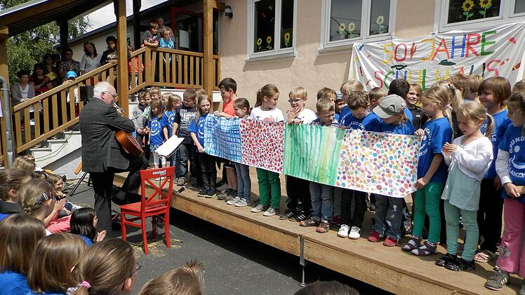 Nicht nur karrierte, getupfte oder gestreifte gibt es in den Kombiklassen der ersten und zweiten Jahrgangsstufe, sondern es geht ganz bunt gemischt zu. Foto: Fritsch