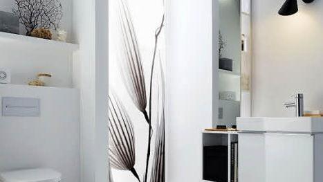 Anders als früher gibt es heute im Sanitärfachhandel Waschplätze in kurzen Abmessungen und schmalen Formen, die sich gut integrieren und kombinieren lassen. Foto: Vereinigung Deutsche Sanitärwirtschaft (VDS) / Keramag