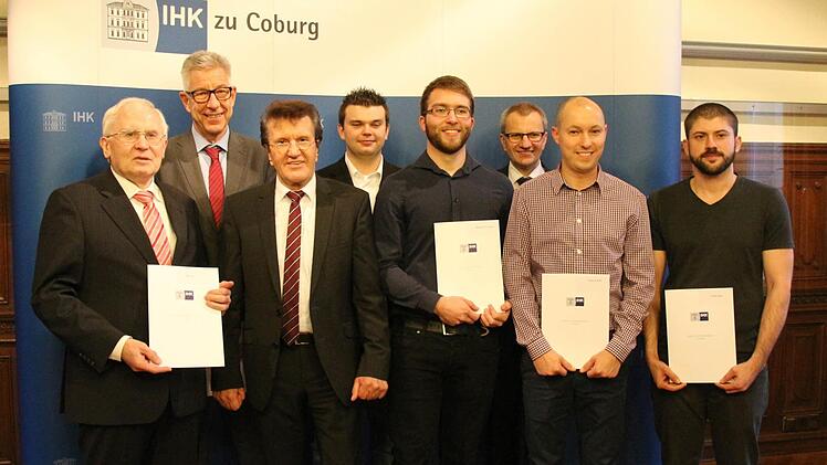 Auch die Schulen und Betriebe wurden als "Bayernsbeste" von der IHK zu Coburg ausgezeichnet. Von links: Anton Staudigl, Hans-Jürgen Lichy, Friedrich Herdan, Manuel Truckenbrodt,Alexander Thorwirth, Sigmar Schnabel, Martin Körner, Sven Gust.