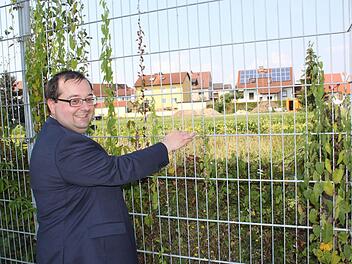 Hier ist Schluss! Zumindest so lange, bis Wohnquartier und Stadtpark realisiert sind, dann wird der Weg angebunden. Foto: Anette Schreiber