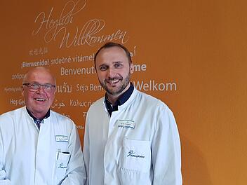 Raphael (links) und Matthäus Kupietz arbeiten in der Geburtshilfestation der Haßberg-Kliniken am Haßfurter Krankenhaus als Chefarzt und Oberarzt.Brigitte Krause