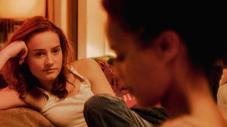 Johanne (Ella &Oslash;verbye, links) ist heimlich in ihre Lehrerin (Selome Emnetu) verliebt.