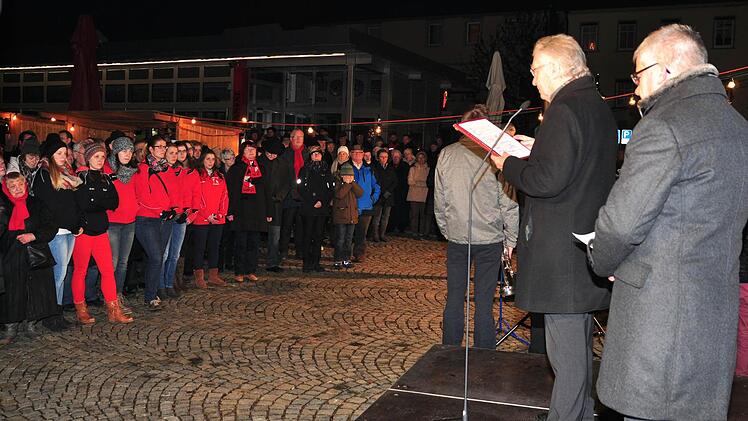 Einige hundert Bürger waren zum Neujahrsempfang der Stadt Haßfurt gekommen. Foto: Ulrike Langer