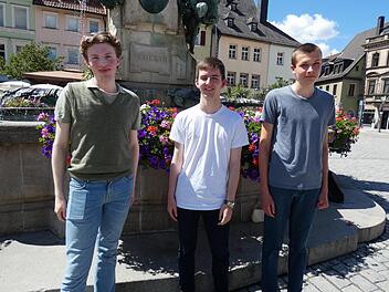 Lukas Ewald, Giuliano Lattus und Oliver Miering (von links) haben ihr Abi mit der Traumnote 1,0 geschafft .