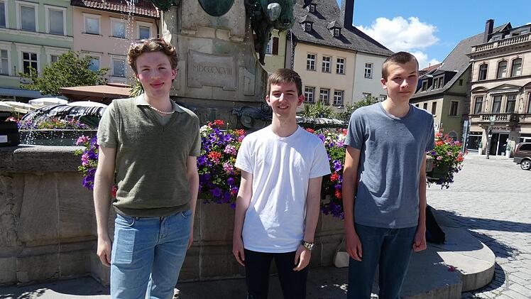 Lukas Ewald, Giuliano Lattus und Oliver Miering (von links) haben ihr Abi mit der Traumnote 1,0 geschafft .