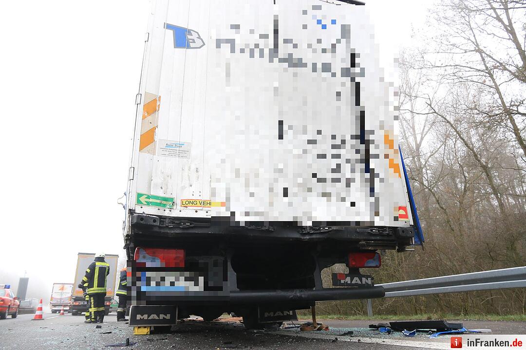 Unfall mit drei Lkw auf A3 bei Höchstadt