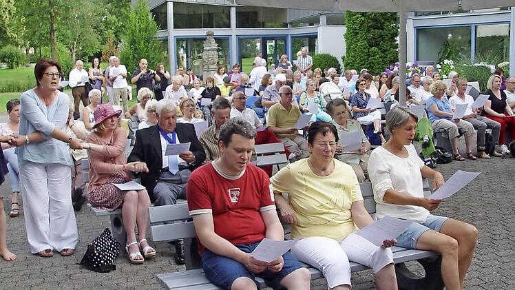 Gemeinsam wurde gesungen und musiziert. Fotos: Brigitta Kempe-Wolf