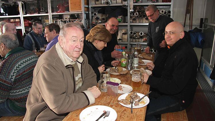Ehrenkreisbrandrat Karl-Heinz Schalk, KBM Claudia Schulz, Bürgermeister Heinrich Süß. Kommandant Wilhelm Oed und KBI Norbert Rauch