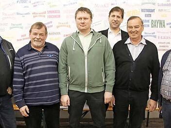 Die Sieger (links) zusammen mit Landrat Hermann Ulm, Wilhelm Dotterweich und Pino Presti (rechts).  Foto: Josef Hofbauer
