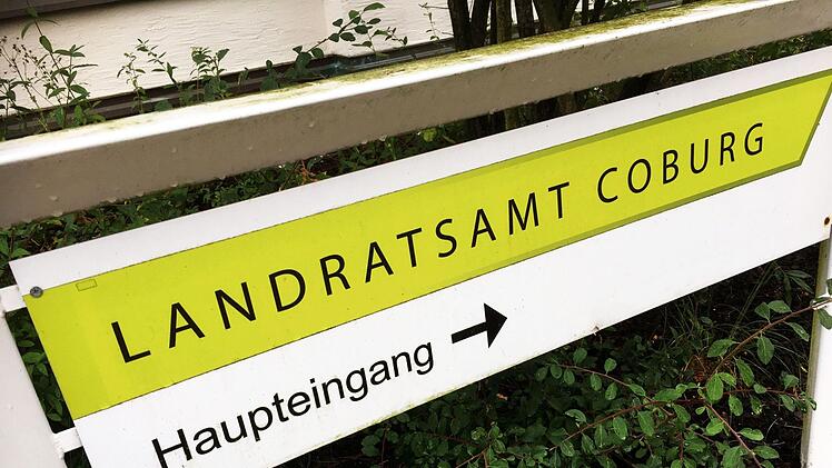 Wer sitzt künftig auf dem Chefsessel im Coburger Landratsamt? Diese Frage entscheidet sich frühestens bei der Wahl am Sonntag, 27. Januar - vielleicht aber auch erst zwei Wochen später bei einer möglichen Stichwahl. Foto: Jochen Berger