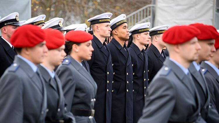 70. Jahrestag der Bundeswehr - Feierliches Gel&ouml;bnis