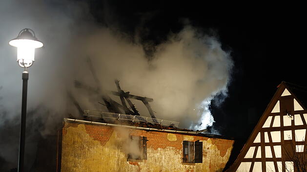 Kreis Ansbach: Scheune fackelt komplett ab - mehrere Verletzte