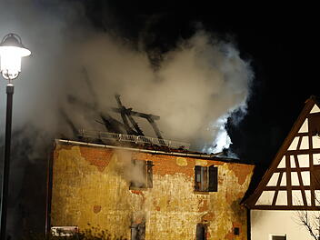 Kreis Ansbach: Scheune fackelt komplett ab - mehrere Verletzte
