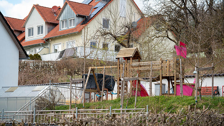 Drei Leichen in Einfamilienhaus aufgefunden: Ehepaar und 10-j&auml;hriges Kind tot