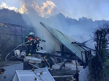 In W&uuml;rzburg hat es einen Brand im Stadtteil Zellerau in einer Gartensiedlung gegeben. Eine Person konnte nur tot geborgen werden.