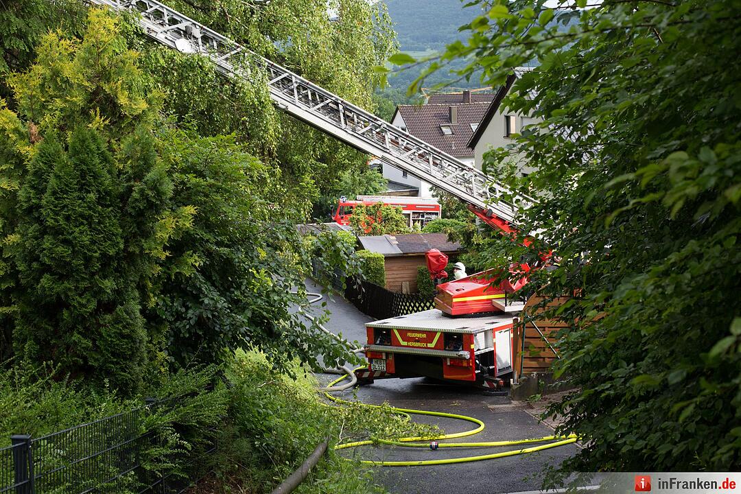Unwetter in Mittelfranken: Überschwemmung, Blitzschlag, Straßenschäden