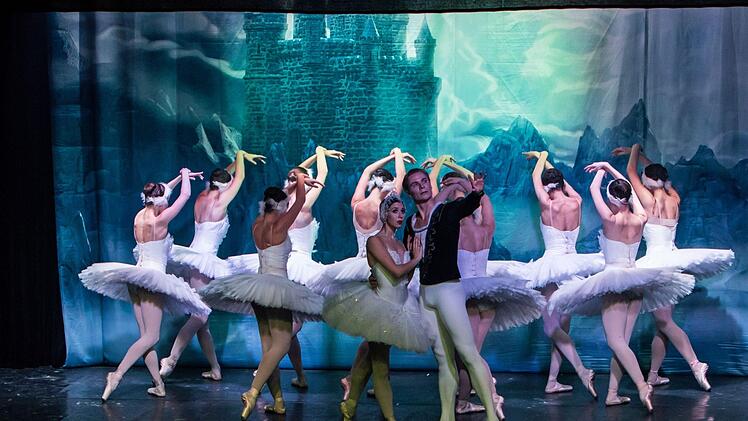 Märchen-Ballett mit Happy End: Tschaikowskys "Schwanensee, getanzt vom Russischen Staatsballett, beeindruckte die Besucher im Kongresshaus.Foto: Jochen Berger