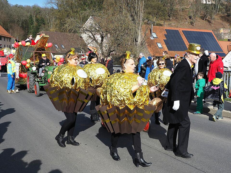 Buntes Faschingstreiben lockte tausende Besucher an.