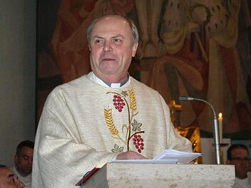 Pfarrer Adam Possmayer hält seine erste Predigt in Marktbreit.Fotos: Thomas Meyer