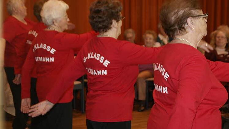 Das Ergebnis von 30 Jahren Seniorengymnastik in Eltmann: Die Damen fühlen sich als S-Klasse.