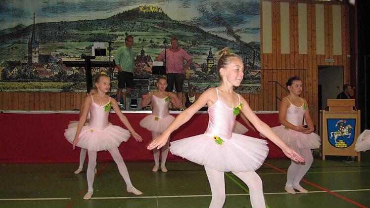 Klassisches Ballett : das präsentierte die mittelere Altersklasse der Mädchen der Ballettschule Alice Goraus