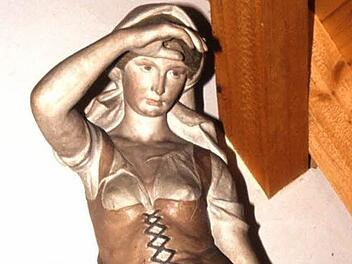 Die Schnitterin aus Aschach, Modell für eine Brunnenfigur, kehrt nach Bad Königshofen zurück. Foto: Hanns Friedrich