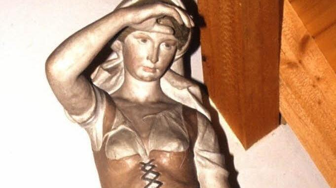 Die Schnitterin aus Aschach, Modell für eine Brunnenfigur, kehrt nach Bad Königshofen zurück. Foto: Hanns Friedrich